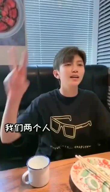 娱乐吃瓜酱生活虽苦,生活虽苦，快乐依旧